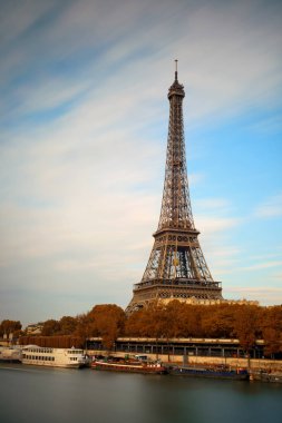 Eyfel Kulesi Paris, Fransa ile Seine Nehri.