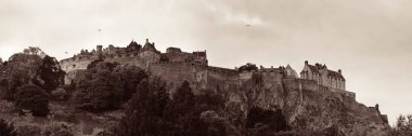 Edinburgh Kalesi Panorama şehrin en ünlü simgesidir. Birleşik Krallık.