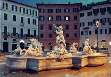  İtalya, Roma 'daki Piazza Navona' da Neptün Çeşmesi.