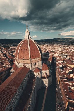 Duomo Santa Maria Del Fiore Floransa 'da İtalya çan kulesinin tepesinden görüldü.