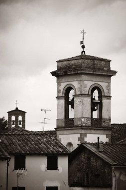 Lucca kasabasının çatısı İtalya 'da görünüyor..