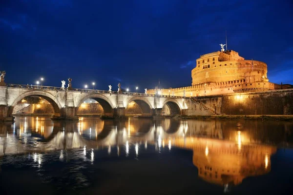 Castel Sant Angelo Italien Rom Natten Över Tiberfloden Med Eftertanke — Stockfoto