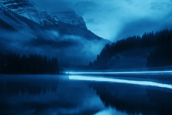 Horské Jezero Semaforu Stezka Odrazem Mlhy Při Západu Slunce Národním — Stock fotografie