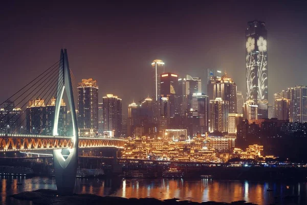 Qiansimen Bridge Met Hongyadong Winkelcomplex Stedelijke Architectuur Nachts Chongqing China — Stockfoto