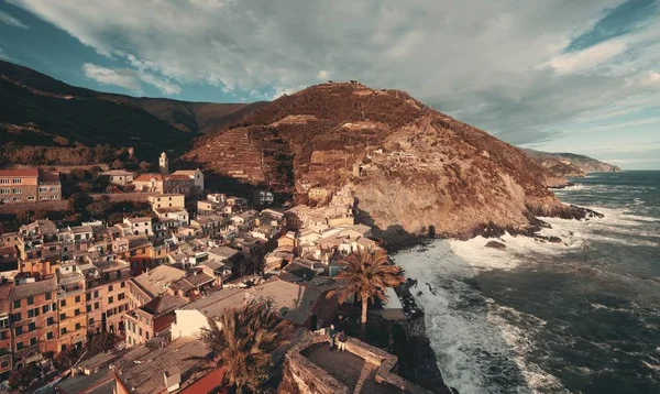 Vernazza Con Edificios Rocas Sobre Mar Cinque Terre Italia —  Fotos de Stock