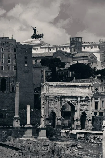 Rome Forum Met Ruïnes Van Historische Gebouwen Italië — Stockfoto