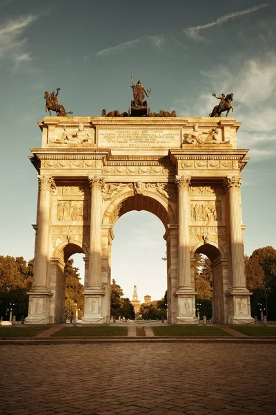 Rauhankaari Tai Arco Della Pace Italiaksi Milanossa Italiassa — kuvapankkivalokuva