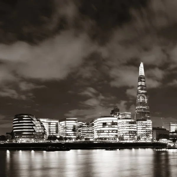 Londra Kentsel Mimari Gece Thames Nehri Üzerinde — Stok fotoğraf