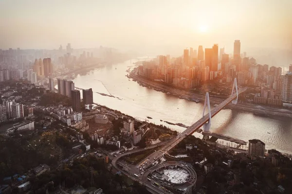Flygfoto Över Urbana Byggnader Och Stadssiluett Chongqing Vid Solnedgången — Stockfoto