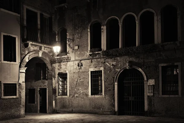 Velencei Sikátor Éjszaka Történelmi Építészettel Olaszországban — Stock Fotó
