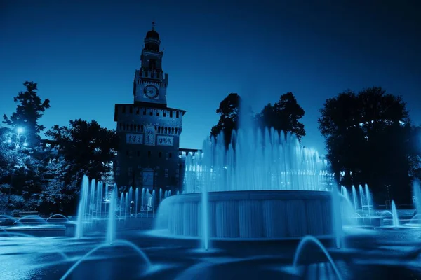 Landmärke Sforza Slott Och Fontän Milano Italien Natten — Stockfoto