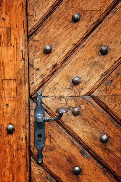 プラハの木製ドア抽象パターン チェコ共和国 — ストック写真
