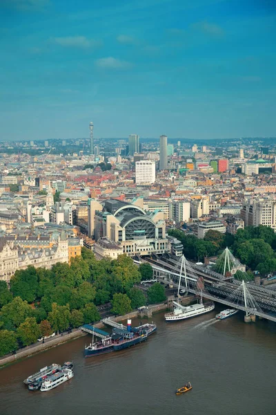 ロンドンの屋上から都市建築を望むパノラマ — ストック写真