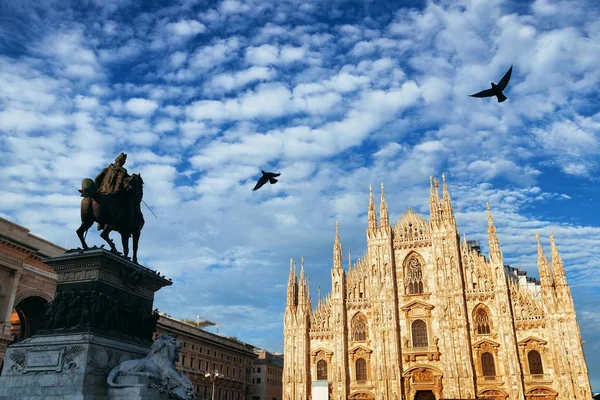 Monument Över Kung Victor Emmanuel Katedraltorget Eller Piazza Del Duomo — Stockfoto