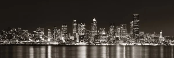 シアトル市内のスカイライン都市建築と海の景色 — ストック写真