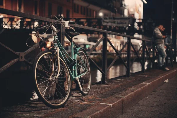 Cykelpark Vid Vattnet Naviglio Grande Kanal Milano Italien — Stockfoto