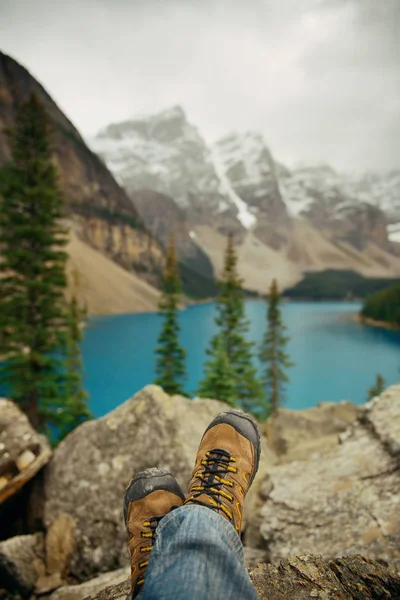 Морени Озеро Снігу Capped Гори Banff Національний Парк Канаді — стокове фото