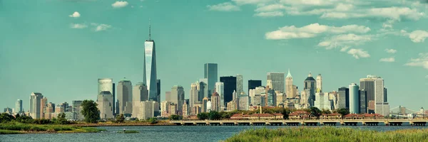 Manhattan Centrum Skyline Med Urbana Skyskrapor Över Floden — Stockfoto