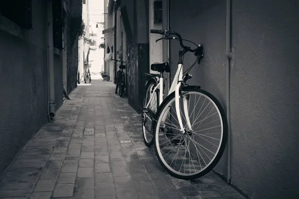布尔诺小巷黑白分明 意大利威尼斯 — 图库照片