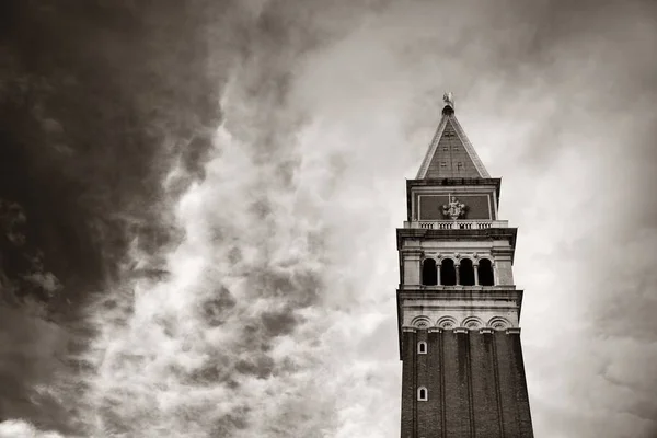 Bell Tower Detailní Pohled Piazza San Marco Benátkách — Stock fotografie