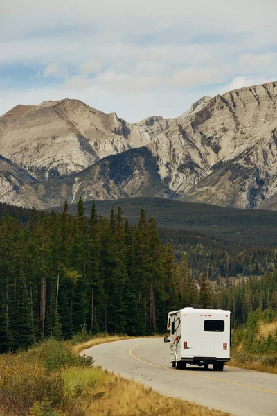 Οδικό Ταξίδι Στο Εθνικό Πάρκο Banff Του Καναδά Χιόνι Ανώτατο — Φωτογραφία Αρχείου