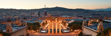 Placa Espanya Panoramik Manzarası Barselona İspanya 'da alacakaranlıkta