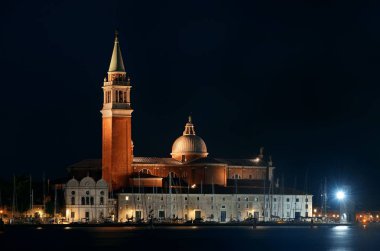 İtalya, Venedik 'te gece San Giorgio Maggiore kilisesi.
