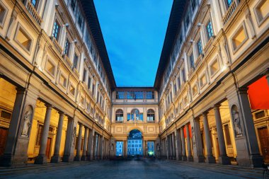 Uffizi Galerisi gece