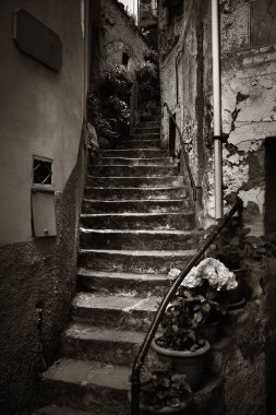 Cinque Terre, İtalya 'da tipik Riomaggiore sokak manzarası.