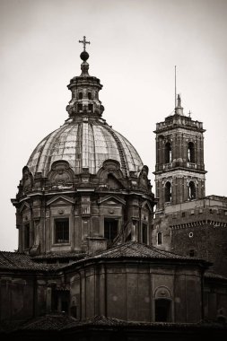 Tarihi binaların kalıntılarıyla Roma Forumu. İtalya.