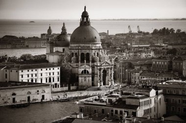 İtalya 'da Venedik Kilisesi Santa Maria della Selamlama ve kanal manzarası.