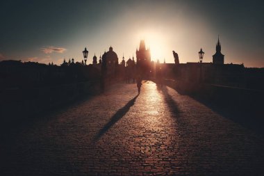 Charles Köprüsü gündoğumu