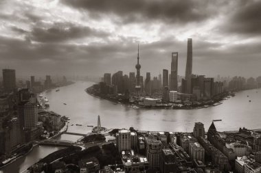 Shanghai Pudong iş bölgesi ile şehir havadan görünümü