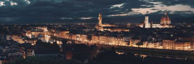 Floransa gökyüzü Piazzale Michelangelo 'dan gece manzarası