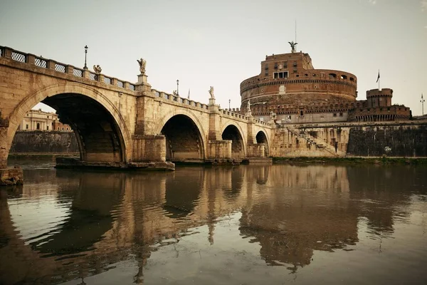 Talya Sant Angelo Kalesi Tiber Nehri Üzerinde Köprü — Stok fotoğraf