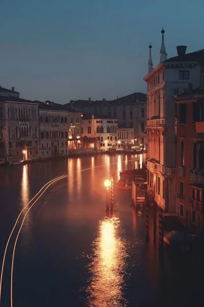 Veneza Vista Para Canal Noite Com Edifícios Históricos Itália — Fotografia de Stock