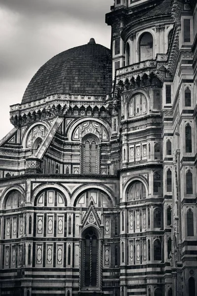 Duomo Santa Maria Del Fiore close up na rua — Fotografia de Stock