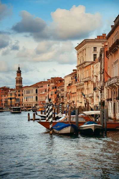 Vue Sur Canal Venise Avec Tour Bâtiments Historiques Italie — Photo