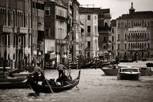 Busy water traffic in Grand Canal — Stock Photo, Image