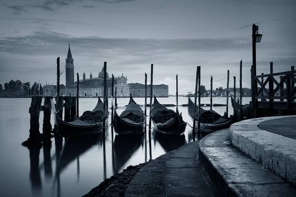 Gondole et San Giorgio Maggiore île — Photo