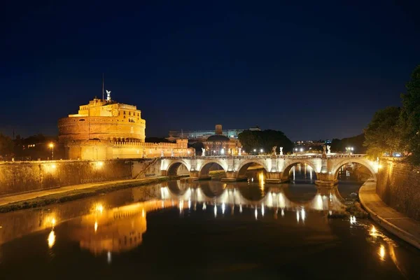 Замок Сан Анджело Италии Рим Ночью Над Тибером Отражением — стоковое фото