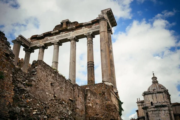 기둥들 포럼에는 역사적 건물의 폐허가 이탈리아 — 스톡 사진