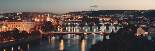 Prager Skyline und Brücke — Stockfoto