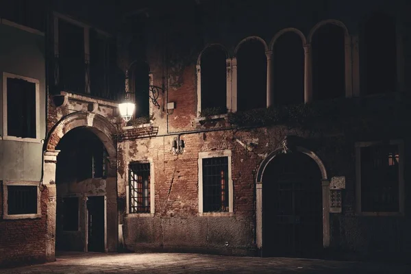 Venetië Steegje Nachts Met Historische Architecturen Italië — Stockfoto