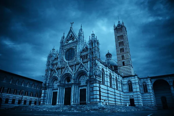 Catedral de Siena en un día nublado —  Fotos de Stock