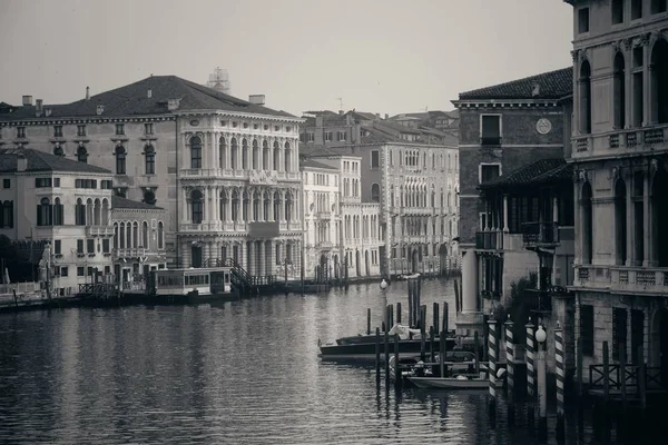 베네치아 대운하는 역사적 건물들을 보여준다 이탈리아 — 스톡 사진