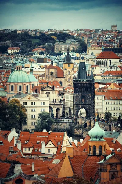 Vista de la azotea del horizonte de Praga — Foto de Stock