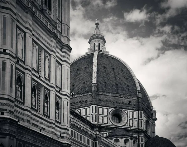 Duomo Santa Maria Del Fiore close up na rua — Fotografia de Stock