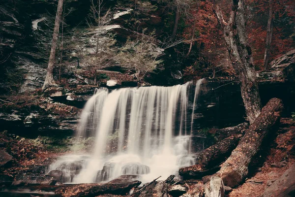 Herfst watervallen — Stockfoto