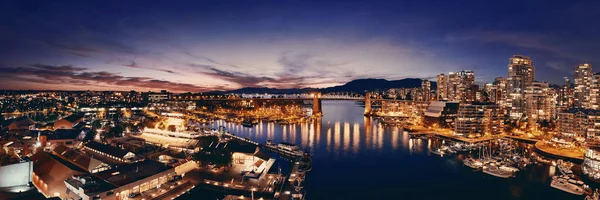 Vancouver Vista Para Porto Com Edifícios Apartamentos Urbanos Barco Baía — Fotografia de Stock